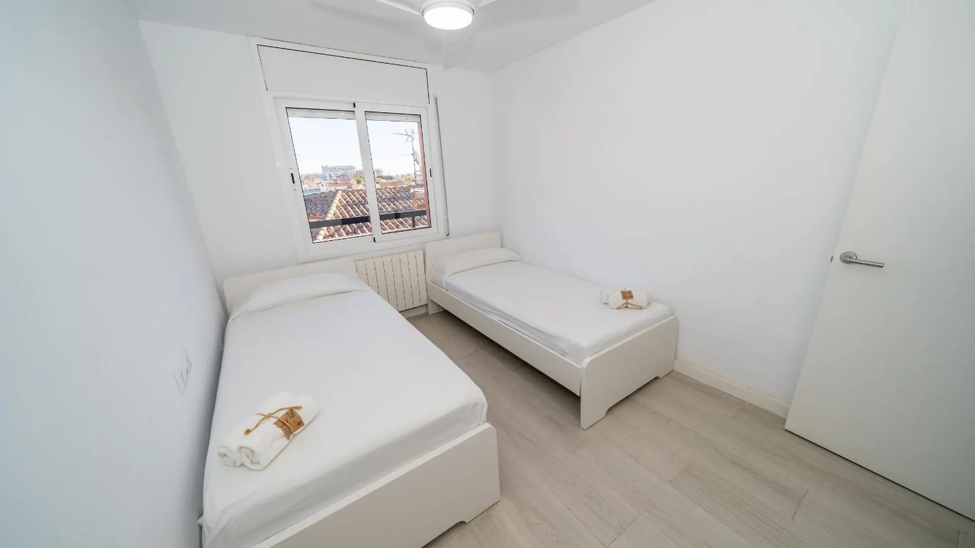Homeholidaysrentals Oportunity - Costa Barcelona Pineda de Mar Apartment