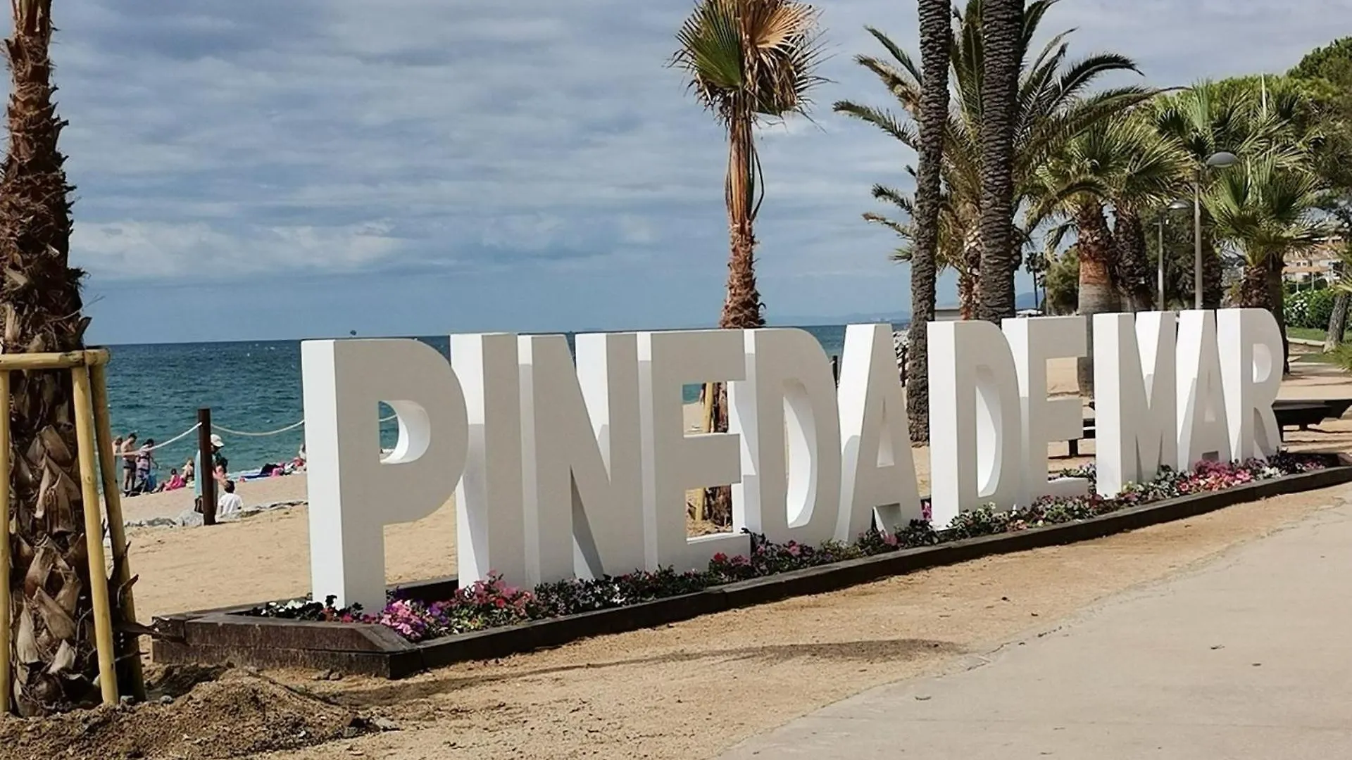 Apartment Homeholidaysrentals Oportunity - Costa Barcelona Pineda de Mar Spain